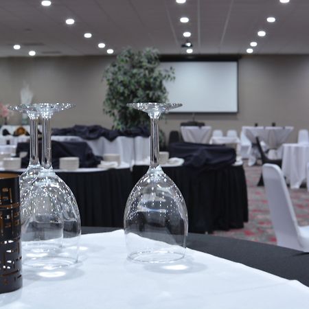 Holiday Inn - Salem, an IHG Hotel Bagian luar foto