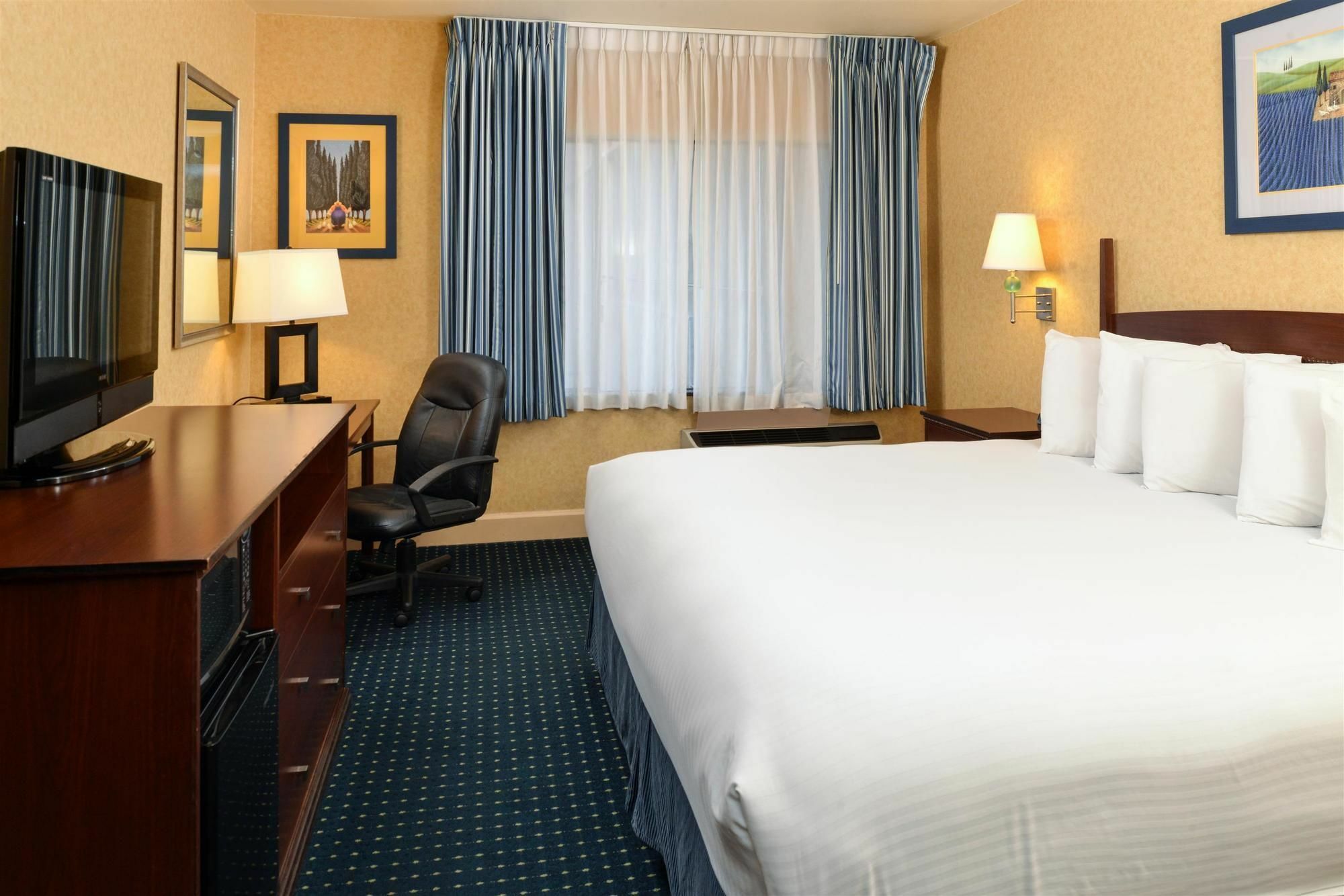 Holiday Inn - Salem, an IHG Hotel Bagian luar foto